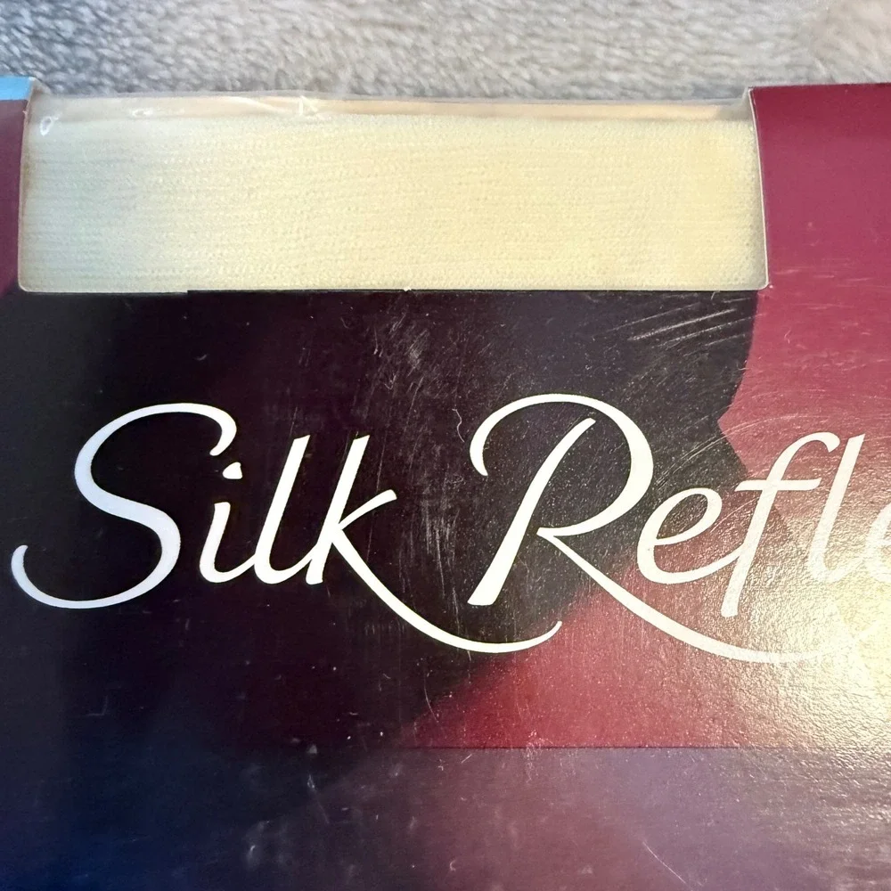 Vintage Hanes Silk Reflections 717 Pearl A/B Control Top Sandalfoot Pantyhose